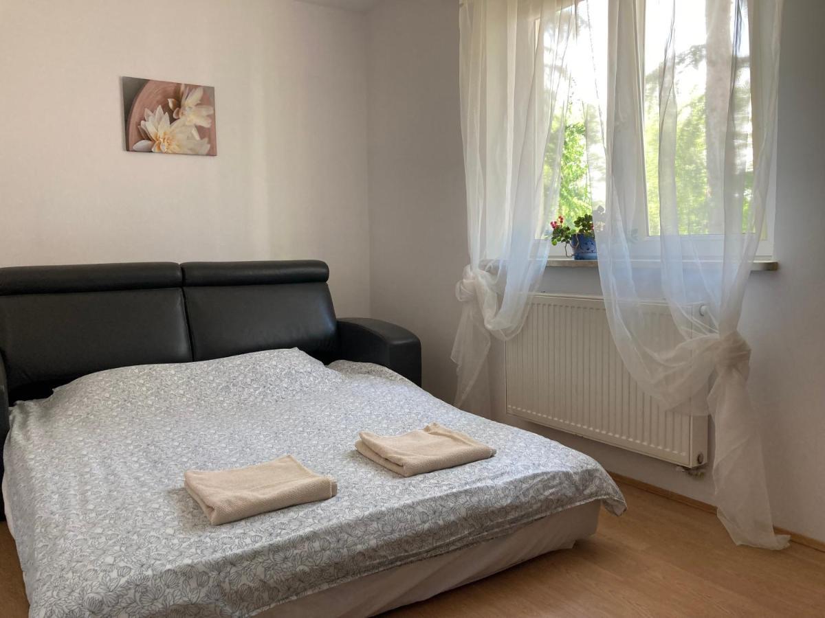 Apartamento Dom Chotomów Exterior foto